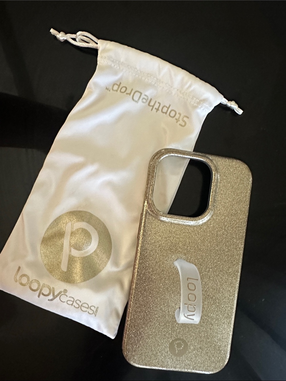 LIKE NEW— Metallic Gold Glitter Loopy Case